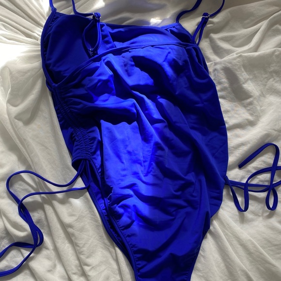 High Leg Monokini - Picture 4 of 10